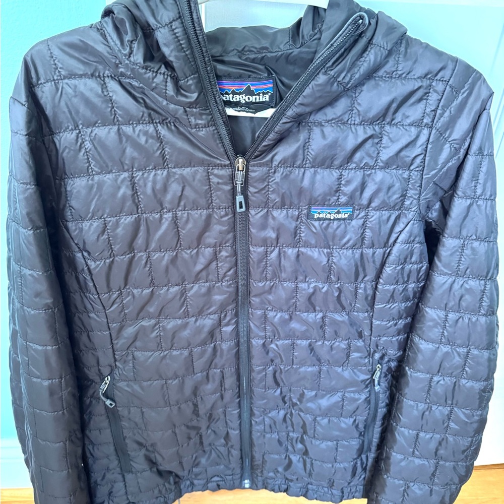 Woman’s Large Patagonia Hooded Black Nano Puff Jacket lightweight